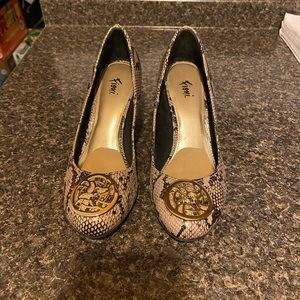 Women’s snakeskin print dress shoes size 6 1/2